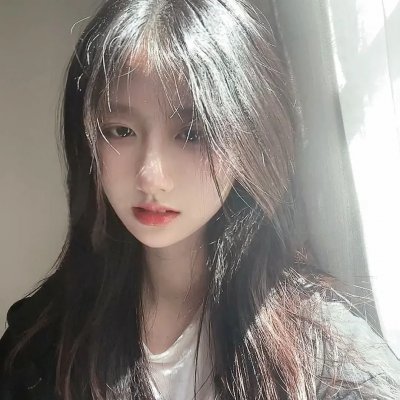 黑衣女孩